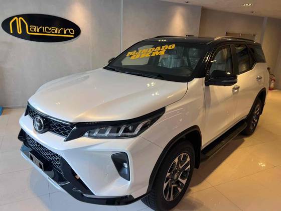 TOYOTA HILUX SW4 2.8 D-4D TURBO DIESEL DIAMOND 7L 4X4 AUTOMÁTICO